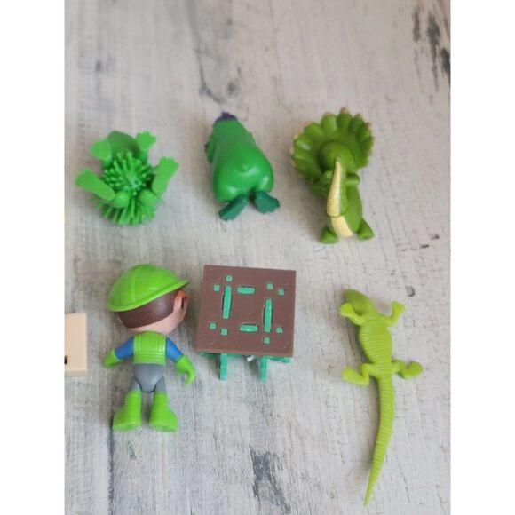 Green toy variety frog dinosaur lizard grass alien guy set monster - Picture 9 of 10